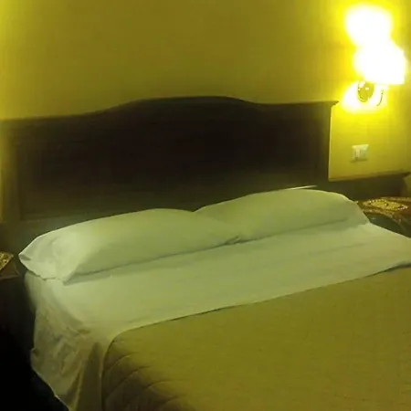 Pitagora House 3* روما
